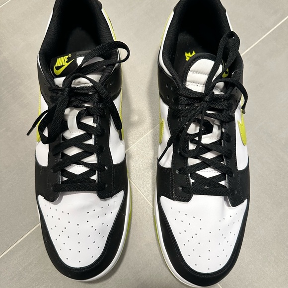 Men’s Nike Black and White Dunk Low with Lime Highlights - Picture 2 of 5